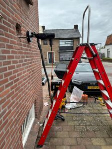 Twee gaten geboord van 202 mm voor EGO warmtepomp in Brabant